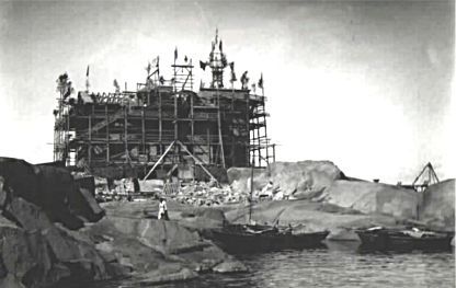 Bengtskär lighthouse in 1906, Constriction on the main building