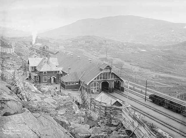 Bjørnfjell Station, at 513 metres (1,683 ft) above mean sea level, in 1906