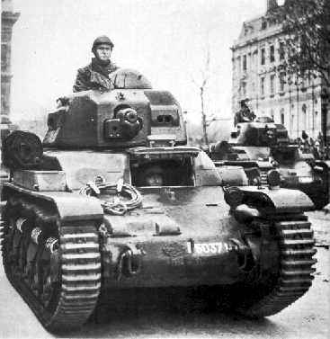 French-supplied Renault R-35 tanks of the 1st Polish Armoured Brigade roll through Viipuri prior to moving to the front – May 1940. The 1st Polish Armoured Brigade would be equipped with Renault R35 tanks that had been intended for Poland but which, after the Fall of Poland and the Soviet attack on Finland, were shipped to Finland to help equip the Polish units there.