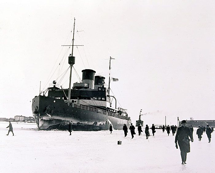 Jääkarhu arriving in Helsinki in April 1926.