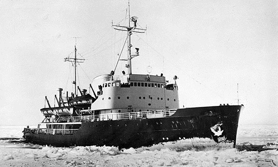 Icebreaker "Sisu" in a 1939 promotional picture. The antenna in the foremast is not a radar but an experimental direction-finding antenna