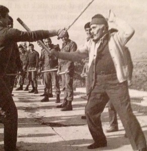 Lindbergh training Suojeluskuntas men in street fighting techniques