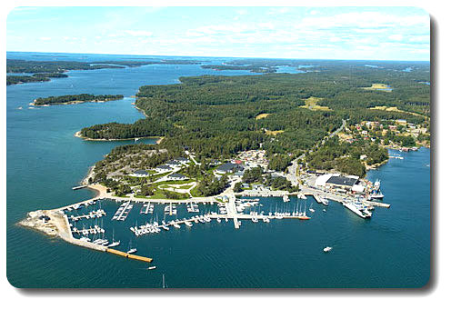 The small port of Kasnäs, departure point for most trips to Örö